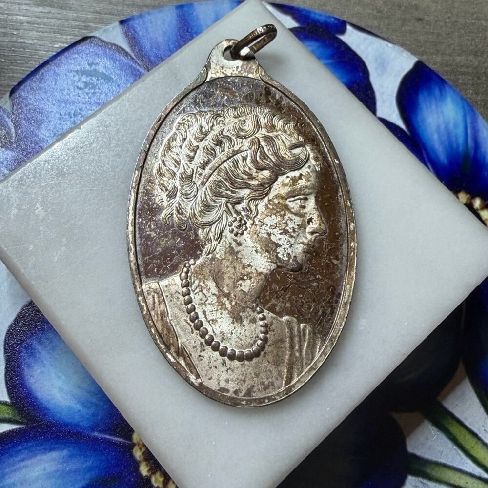 Pamp Suise 1/2 oz. 0.999 Fine Silver Cameo Lady Fortuna Pendant #M65